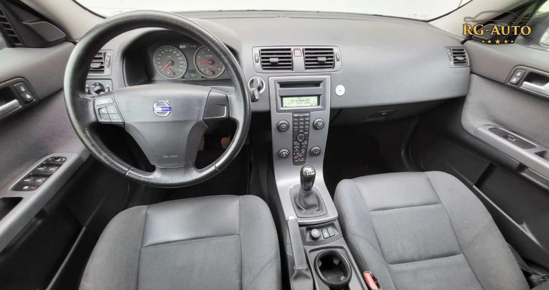 Volvo V50 cena 13900 przebieg: 233000, rok produkcji 2004 z Skierniewice małe 704